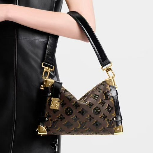 Louis Vuitton Side Trunk MM Canvas Crossbody Bag with Metal Lock Detail 루이비통 사이드 트렁크 MM 캔버스 크로스바디백 메탈락 M27036 23.5cm