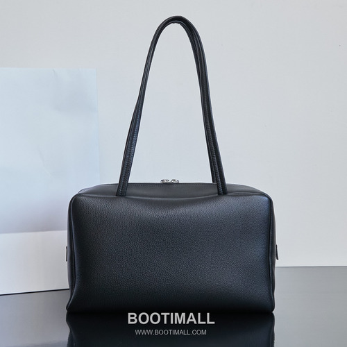 The Row Astra Pebbled Calfskin Bowling Bag with Double Zip Handle Detail 더로우 아스트라 페블드 카프스킨 보스턴 볼링백 더블지퍼 핸들 32cm