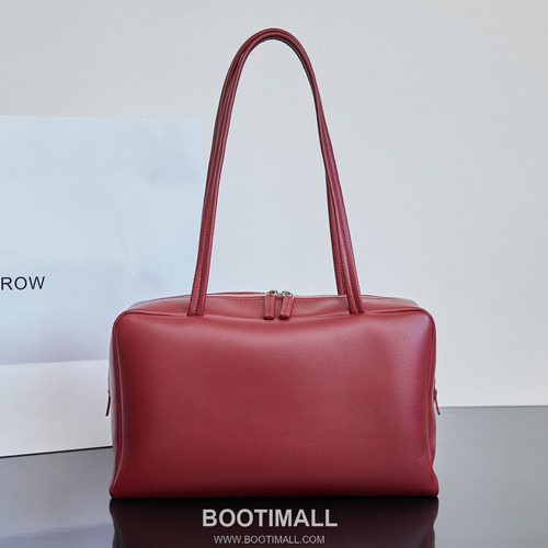 The Row Astra Pebbled Calfskin Bowling Bag with Double Zip Handle Detail 더로우 아스트라 페블드 카프스킨 보스턴 볼링백 더블지퍼 핸들 32cm