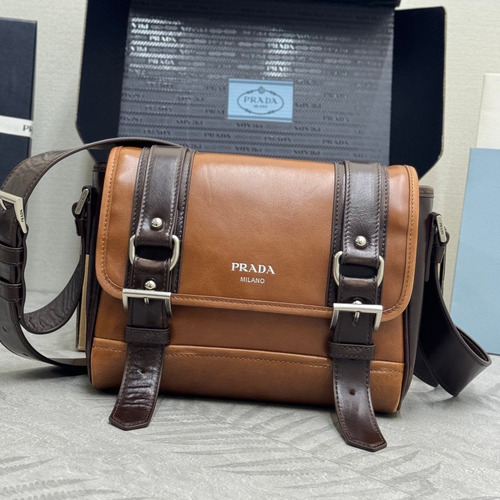 Prada Vintage Calfskin Saddle Crossbody Bag with Strap Accessory Detail 프라다 빈티지 카프스킨 새들 크로스바디백 스트랩 악세서리 2VD078 22cm
