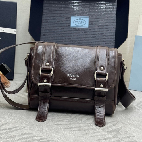 Prada Vintage Calfskin Saddle Crossbody Bag with Strap Accessory Detail 프라다 빈티지 카프스킨 새들 크로스바디백 스트랩 악세서리 2VD078 22cm