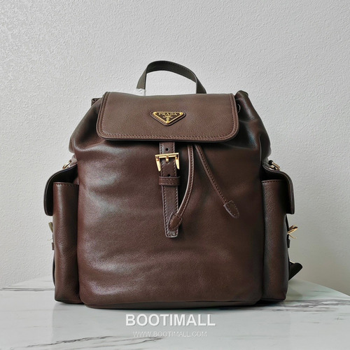 Prada Explore Lambskin Backpack with Flap Buckle Pocket Detail 프라다 익스플로어 램스킨 백팩 플랩버클 포켓 2VZ080 29cm