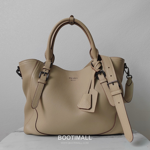 Prada Textured Calfskin Tote Bag with Embossed Logo Strap Detail 프라다 텍스처드 카프스킨 토트백 엠보싱로고 스트랩 1BG602 38cm