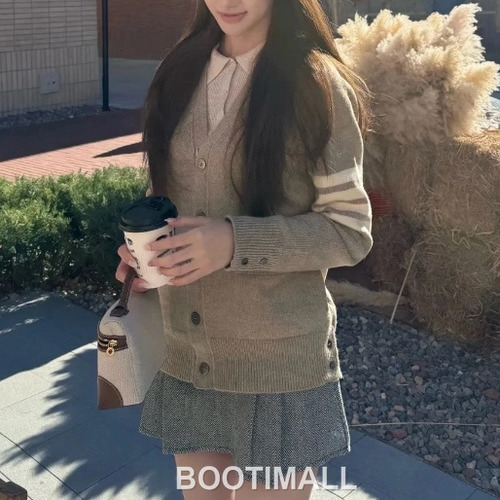 Thom Browne 4 Bar Stripe Wool Knit Cardigan V Neck Button 톰브라운 4바 스트라이프 울 니트 가디건 V넥 버튼 60102