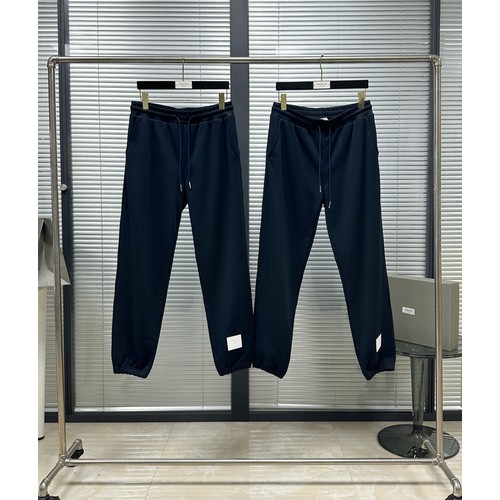 Thom Browne SS26 Cotton Sweatpants with Leather Logo Patch Detail 톰브라운 SS26 코튼 스웨트팬츠 레더 로고 패치 디테일 PA261623