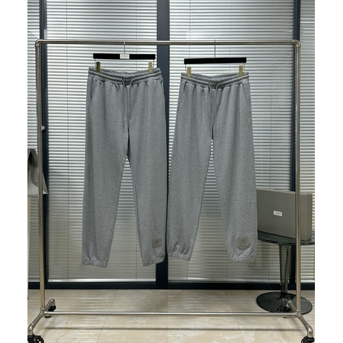 Thom Browne SS26 Cotton Sweatpants with Leather Logo Patch Detail 톰브라운 SS26 코튼 스웨트팬츠 레더 로고 패치 디테일 PA261623