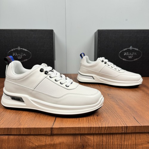 Prada Smooth Calfskin Nylon Low Sneakers with Metal Eyelet Logo Detail 프라다 스무스 카프스킨 나일론 로우 스니커즈 메탈 아일렛 로고 디테일 4.0cm