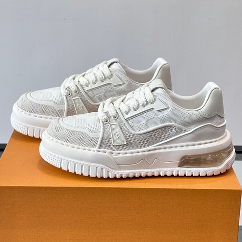 Louis Vuitton Calfskin Low Sneakers with Embossed Logo Tongue Detail 루이비통 카프스킨 로우 스니커즈 엠보싱 로고 텅 디테일 4.5cm