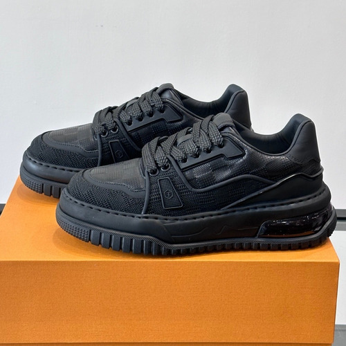 Louis Vuitton Calfskin Low Sneakers with Embossed Logo Tongue Detail 루이비통 카프스킨 로우 스니커즈 엠보싱 로고 텅 디테일 4.5cm