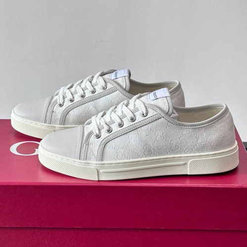 Gucci GG Embossed Calfskin Low Sneakers with Metal Eyelet Detail 구찌 GG 엠보싱 카프스킨 로우 스니커즈 메탈 아일렛 디테일 3.5cm