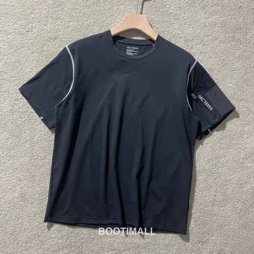 Arc’teryx SS24 Polyester Blend Colorblock Zip Pocket Quick-Dry Short Sleeve T-Shirt 아크테릭스 SS24 폴리에스터 혼방 컬러블록 지퍼포켓 퀵드라이 반팔 티셔츠