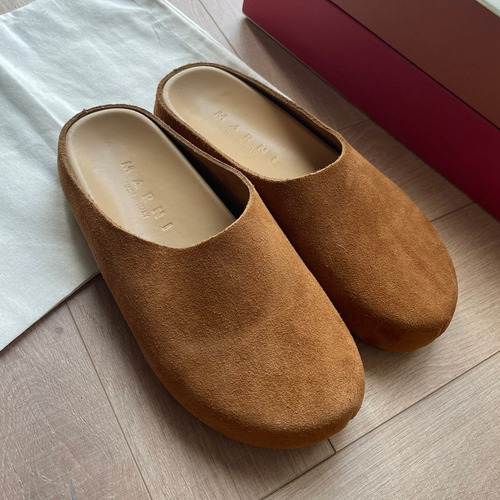 Marni Suede Leather Low Sneakers with Minimalist Design Detail 마르니 스웨이드 레더 로우 스니커즈 미니멀 디자인 디테일 3cm