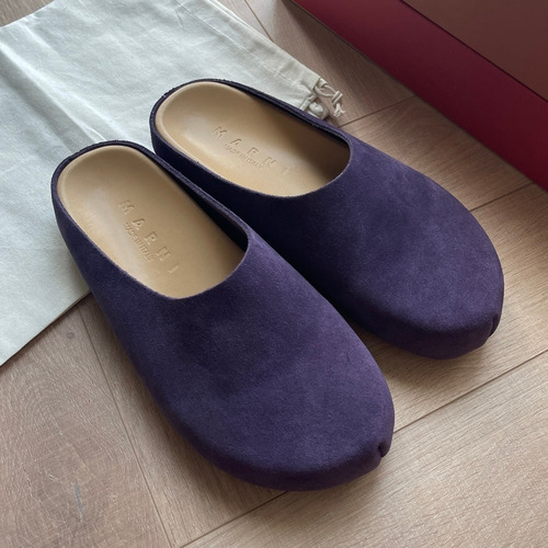 Marni Suede Leather Low Sneakers with Minimalist Design Detail 마르니 스웨이드 레더 로우 스니커즈 미니멀 디자인 디테일 3cm