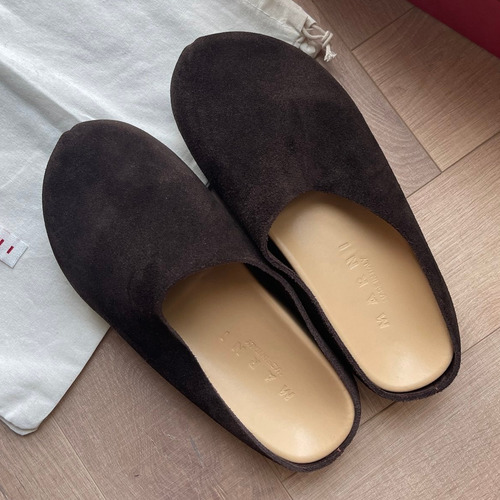 Marni Suede Leather Low Sneakers with Minimalist Design Detail 마르니 스웨이드 레더 로우 스니커즈 미니멀 디자인 디테일 3cm