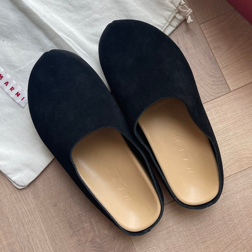 Marni Suede Leather Low Sneakers with Minimalist Design Detail 마르니 스웨이드 레더 로우 스니커즈 미니멀 디자인 디테일 3cm