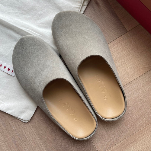 Marni Suede Leather Low Sneakers with Minimalist Design Detail 마르니 스웨이드 레더 로우 스니커즈 미니멀 디자인 디테일 3cm