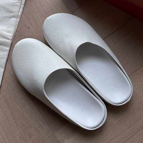 Marni Suede Leather Low Sneakers with Minimalist Design Detail 마르니 스웨이드 레더 로우 스니커즈 미니멀 디자인 디테일 3cm