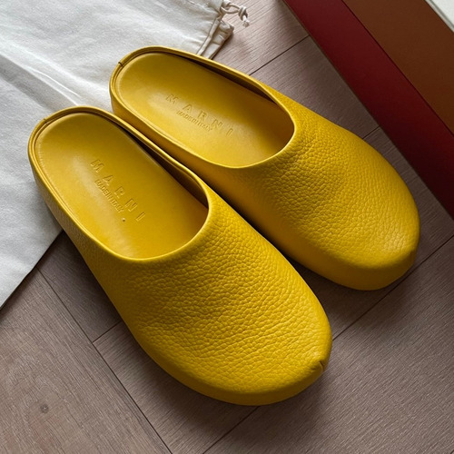 Marni Suede Leather Low Sneakers with Minimalist Design Detail 마르니 스웨이드 레더 로우 스니커즈 미니멀 디자인 디테일 3cm