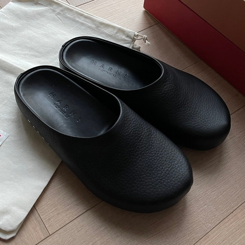 Marni Suede Leather Low Sneakers with Minimalist Design Detail 마르니 스웨이드 레더 로우 스니커즈 미니멀 디자인 디테일 3cm