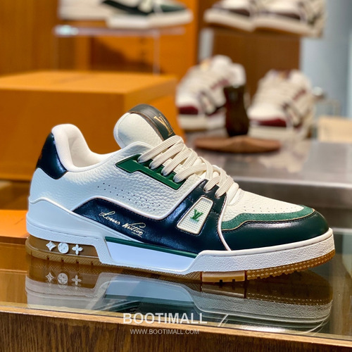 Louis Vuitton LV Trainer Grained Calfskin Leather Low Sneakers with Monogram Rubber Sole Detail 루이비통 LV 트레이너 그레인드 카프스킨 레더 로우 스니커즈 모노그램 러버솔 디테일 4cm