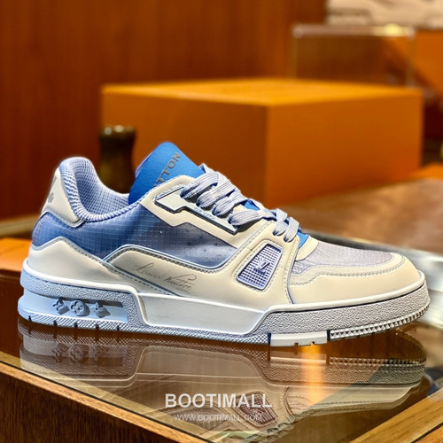 Louis Vuitton LV Trainer Grained Calfskin Leather Low Sneakers with Monogram Rubber Sole Detail 루이비통 LV 트레이너 그레인드 카프스킨 레더 로우 스니커즈 모노그램 러버솔 디테일 4cm
