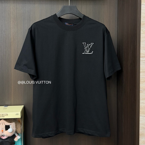 Louis Vuitton 2026 S/S High Density Cotton Embroidered Logo T-Shirt 루이비통 2026SS 고밀도 코튼 자수 로고 티셔츠