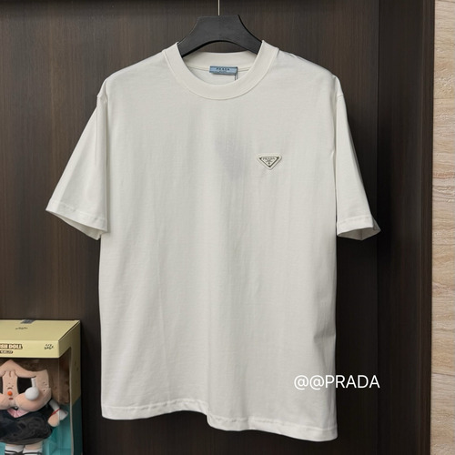 Prada 2026 S/S High Density Cotton Metal Logo Embroidered T-Shirt 프라다 2026SS 고밀도 코튼 메탈 로고 자수 티셔츠