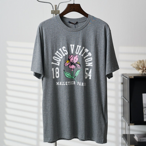 Louis Vuitton 2026 S/S Cotton Iris Print Logo T-Shirt 루이비통 2026SS 코튼 아이리스 플라워 프린트 로고 티셔츠