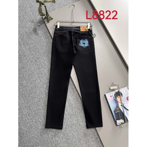 Louis Vuitton L8823 2025 Four Season Denim Slim Jeans 루이비통 L8823 2025 사계절 데님 슬림 진 팬츠