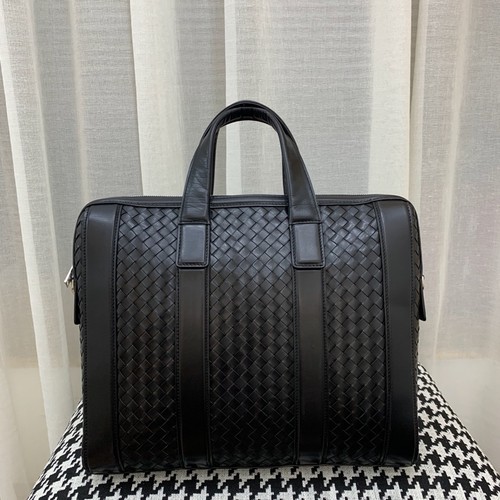 Bottega Veneta Calfskin Leather Black Silver Hardware Shoulder Bag 보테가베네타 카프스킨 레더 블랙 실버 하드웨어 숄더백 20191900 36.5cm
