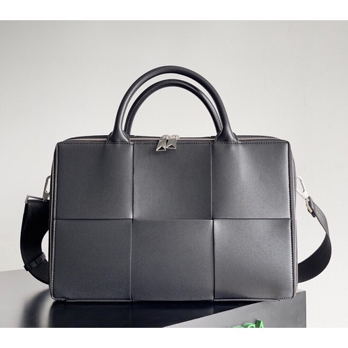 Bottega Veneta Intrecciato Calfskin Leather Black Top Handle Crossbody Briefcase Bag 보테가베네타 인트레치아토 카프스킨 레더 블랙 탑핸들 크로스바디 브리프케이스백 20191800 36cm