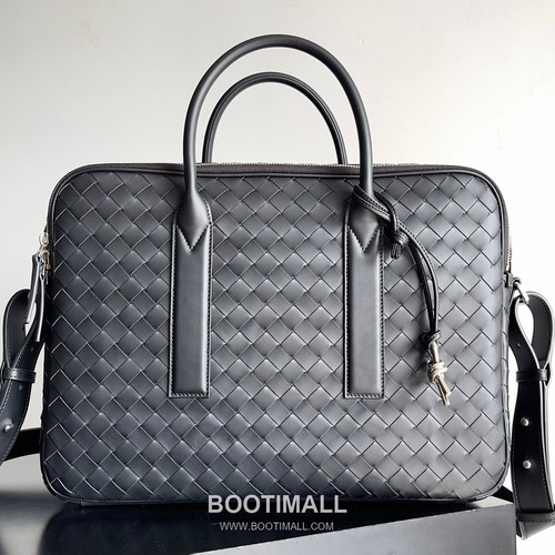 Bottega Veneta GetAway Calfskin Leather Black Dual Compartment Top Handle Crossbody Briefcase Bag 보테가베네타 겟어웨이 카프스킨 레더 블랙 더블 컴파트먼트 탑핸들 크로스바디 브리프케이스백 20191980 39cm
