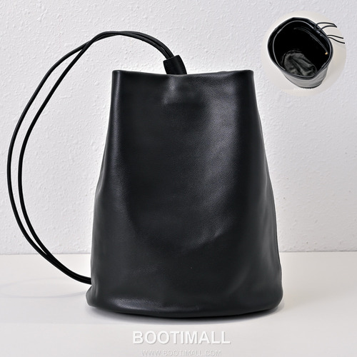 The Row Calfskin Backpack with Drawstring Closure Detail 더로우 카프스킨 드로스트링 백팩 25cm