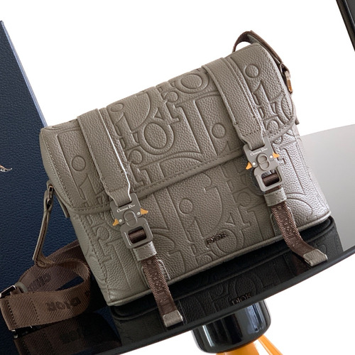 Dior Hit the Road Gravity Embossed Leather Messenger Crossbody Bag 디올 히트더로드 그래비티 엠보스드 레더 블랙 크로스 메신저백 EDA-1ESPO333 24cm