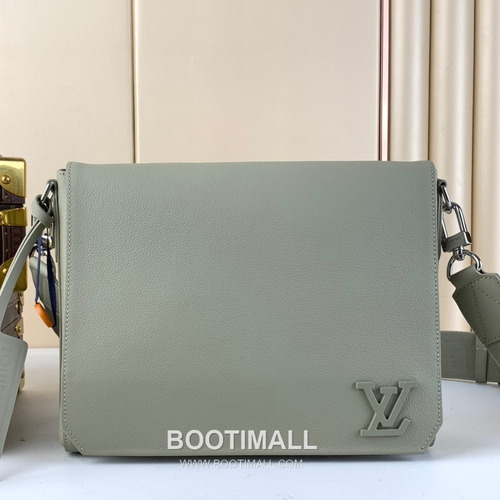 루이비통 테이크오프 메신저백 에어로그램 카프스킨 레더 LV 로고 그레이 크로스백 Louis Vuitton Takeoff Messenger Bag Aerogram Calfskin Leather LV Logo Grey Crossbody Bag M22505 28cm