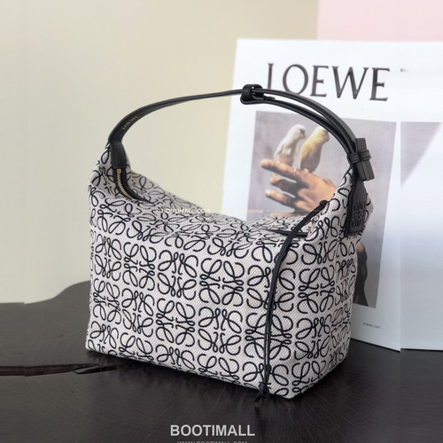 Loewe 로에베 2023 아나그램 자카드 큐비백 27cm