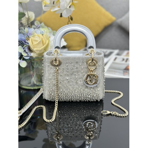 디올 레이디디올 비즈자수 램스킨 실버 미니 토트백 Dior Lady Dior Beaded Embroidery Lambskin Silver Mini Tote Bag M0505 17cm