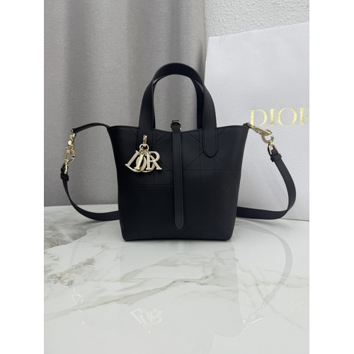 디올 투주르 레더 CD락 카나쥬 아이보리 토트백 Dior Toujours Leather CD Lock Cannage Ivory Tote Bag M2835 18.5cm