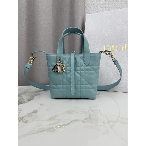 디올 투주르 레더 CD락 카나쥬 아이보리 토트백 Dior Toujours Leather CD Lock Cannage Ivory Tote Bag M2835 18.5cm