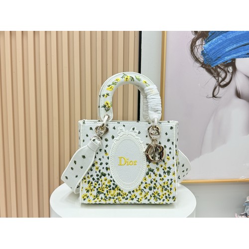 디올 레이디디올 자수 플로럴 멀티 미디엄 토트백 Dior Lady Dior Embroidered Floral Multi Medium Tote Bag 9920 24cm