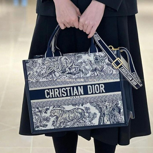 디올 오블리크 자수 캔버스 스트랩 미디엄 토트백 Dior Oblique Embroidered Canvas Strap Medium Tote Bag 36cm