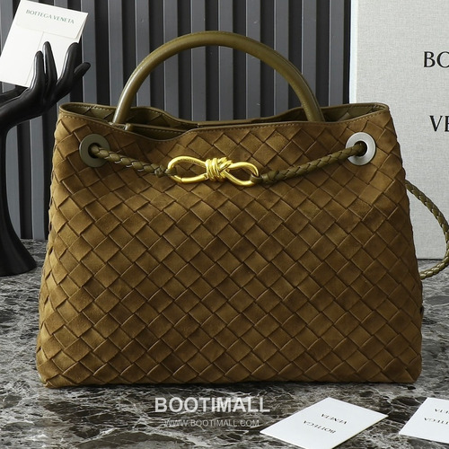 Bottega Veneta Andiamo Lambskin Leather Adjustable Strap Shoulder Bag 보테가베네타 안디아모 램스킨 레더 조절 스트랩 숄더백 32cm