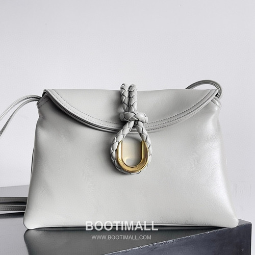 Bottega Veneta Liberta Smooth Calfskin Leather Logo Shoulder Bag 보테가베네타 리베르타 스무스 카프스킨 레더 로고 숄더백 30cm