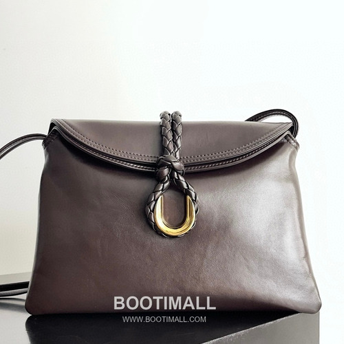 Bottega Veneta Liberta Smooth Calfskin Leather Logo Shoulder Bag 보테가베네타 리베르타 스무스 카프스킨 레더 로고 숄더백 30cm