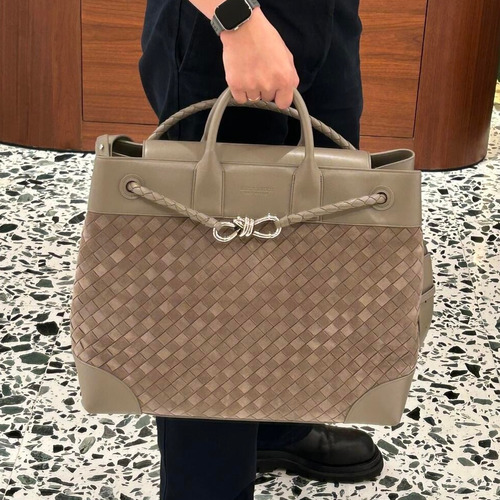 Bottega Veneta Andiamo Voyager Intrecciato Calfskin Leather Black Travel Tote Bag 보테가베네타 안디아모 보이저 인트레치아토 카프스킨 레더 블랙 트래블 토트백 20238019 43cm