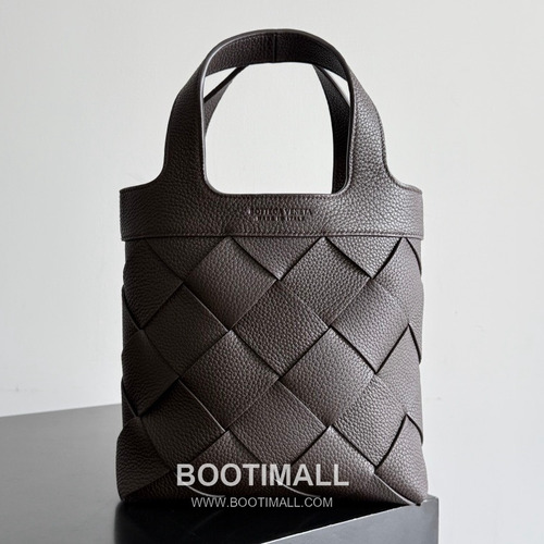 Bottega Veneta Diago Intrecciato Grained Calfskin Leather Black Crossbody Shoulder Bag 보테가베네타 디아고 인트레치아토 그레인 카프스킨 레더 블랙 크로스바디 숄더백 20145019 25cm