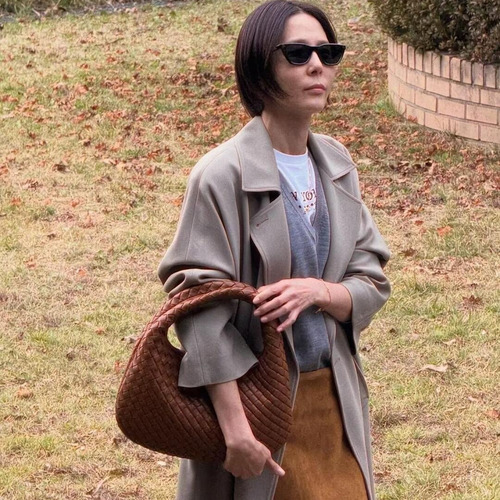 Bottega Veneta Nappa Supple Lambskin Leather Black Dumpling Hobo Shoulder Bag 보테가베네타 나파 서플 램스킨 레더 블랙 만두형 호보 숄더백 20191680 44cm