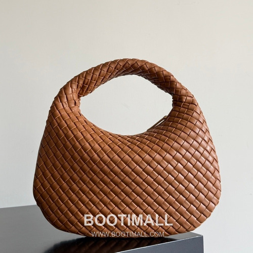 Bottega Veneta Nappa Supple Lambskin Leather Black Dumpling Hobo Shoulder Bag 보테가베네타 나파 서플 램스킨 레더 블랙 만두형 호보 숄더백 20191480 35cm