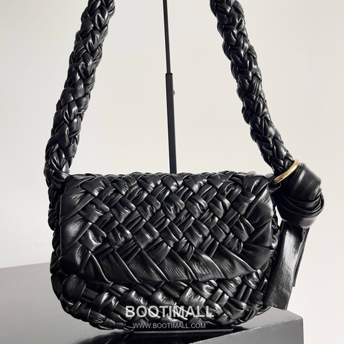 Bottega Veneta Kalimero Citta Intrecciato Calfskin Leather Black Knot Shoulder Bag 보테가베네타 칼리메로 치타 인트레치아토 카프스킨 레더 블랙 매듭 숄더백 20192380 25cm