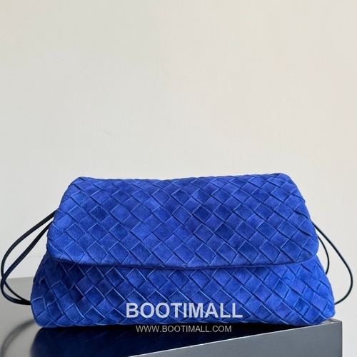 Bottega Veneta Dustbag Giorno Intrecciato Suede Calfskin Leather Black Drawstring Shoulder Bag 보테가베네타 더스트백 지오르노 인트레치아토 스웨이드 카프스킨 레더 블랙 드로스트링 숄더백 33cm